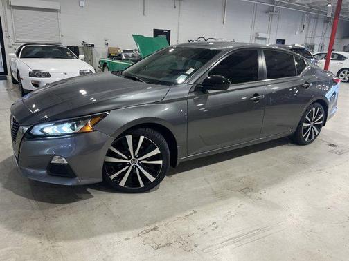 2022 Nissan Altima SR FWD