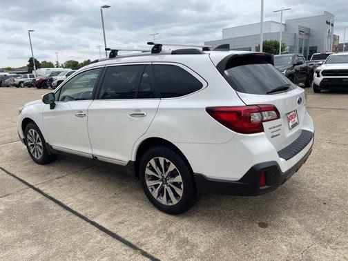Crystal White Pearl 2019 Subaru Outback 3.6R Touring
