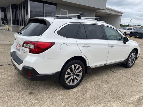 Crystal White Pearl 2019 Subaru Outback 3.6R Touring