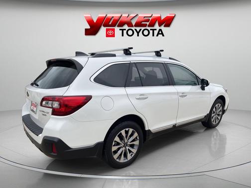 Crystal White Pearl 2019 Subaru Outback 3.6R Touring