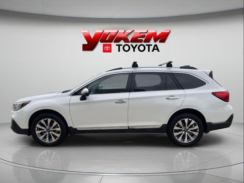 Crystal White Pearl 2019 Subaru Outback 3.6R Touring