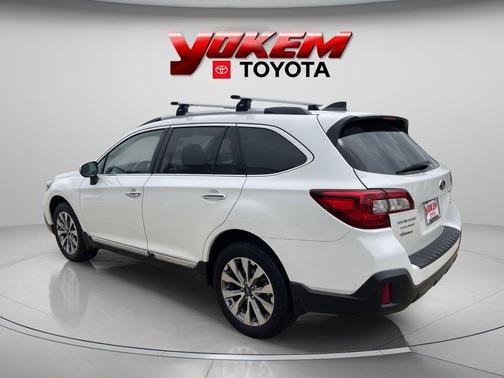 Crystal White Pearl 2019 Subaru Outback 3.6R Touring