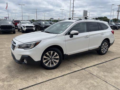 Crystal White Pearl 2019 Subaru Outback 3.6R Touring