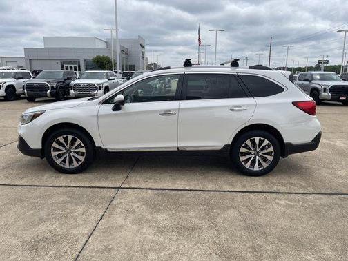 Crystal White Pearl 2019 Subaru Outback 3.6R Touring