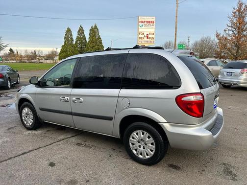 2006 Chrysler Town & Country Base