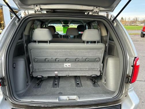 2006 Chrysler Town & Country Base