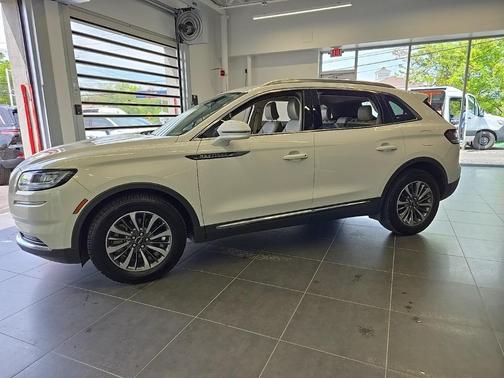 2022 Lincoln Nautilus Standard