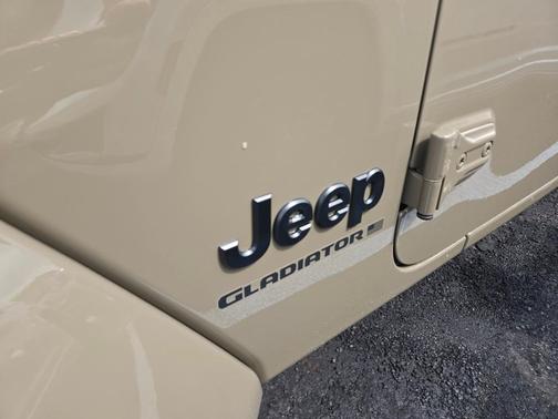 2025 Jeep Gladiator Sport