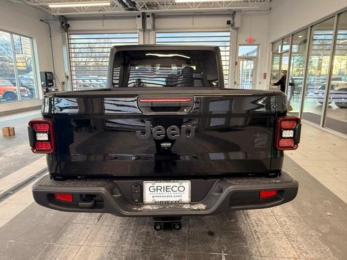 2026 Jeep Gladiator Sport