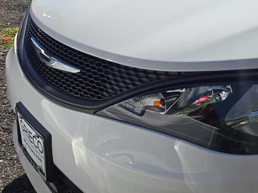 2026 Chrysler Voyager LX