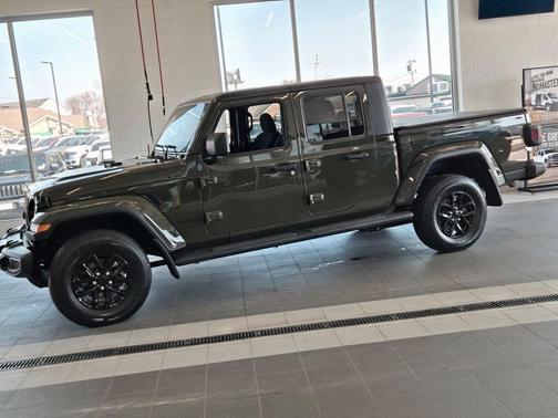 Sarge Green Clearcoat 2022 Jeep Gladiator Sport