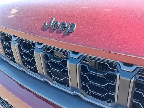 Velvet Red Pearlcoat 2026 Jeep Grand Cherokee Laredo