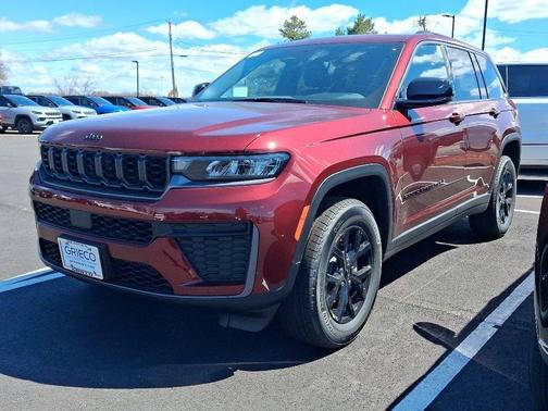 Velvet Red Pearlcoat 2026 Jeep Grand Cherokee Laredo