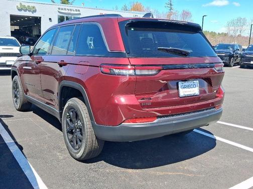 Velvet Red Pearlcoat 2026 Jeep Grand Cherokee Laredo