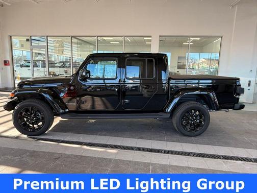 2022 Jeep Gladiator Overland