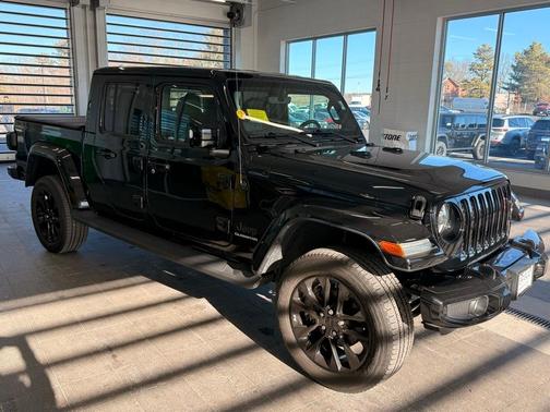 2022 Jeep Gladiator Overland