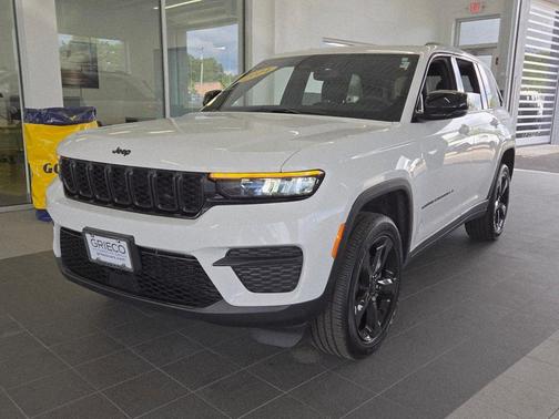 2024 Jeep Grand Cherokee Laredo