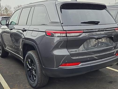 Metallic 2026 Jeep Grand Cherokee Laredo