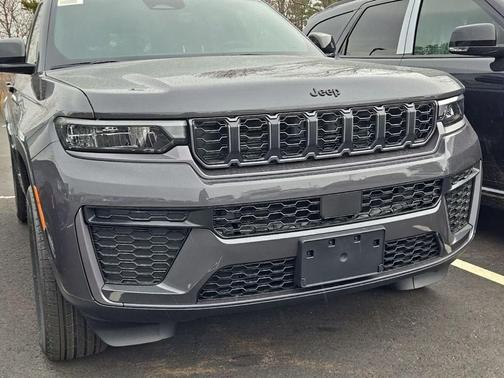 Metallic 2026 Jeep Grand Cherokee Laredo
