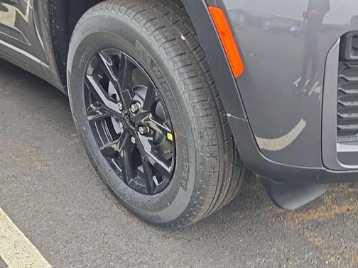Metallic 2026 Jeep Grand Cherokee Laredo