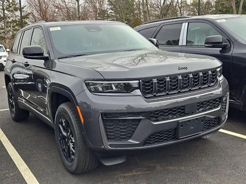 Metallic 2026 Jeep Grand Cherokee Laredo