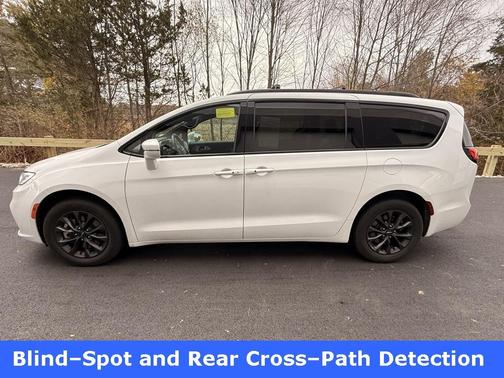 2021 Chrysler Pacifica Touring-L