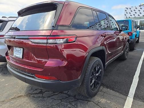 2025 Jeep Grand Cherokee Laredo