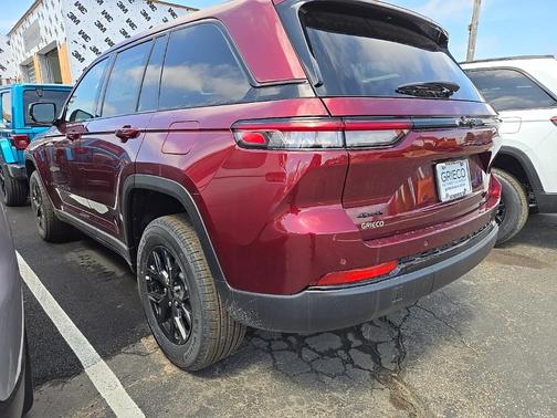 2025 Jeep Grand Cherokee Laredo
