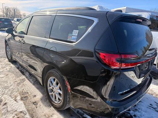 2022 Chrysler Pacifica Touring-L