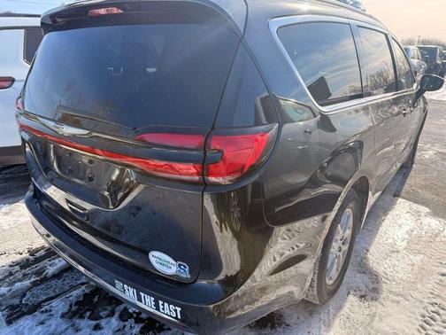 2022 Chrysler Pacifica Touring-L