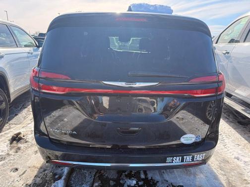2022 Chrysler Pacifica Touring-L