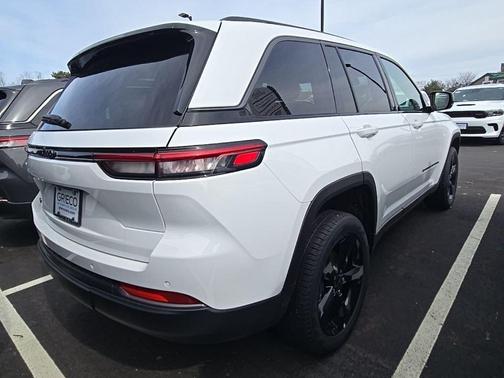 Bright White Clearcoat 2026 Jeep Grand Cherokee Limited