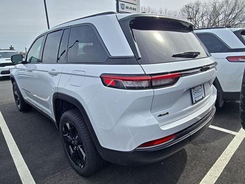 Bright White Clearcoat 2026 Jeep Grand Cherokee Limited