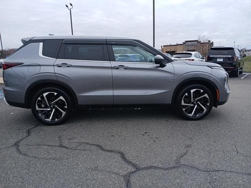 2022 Mitsubishi Outlander SE
