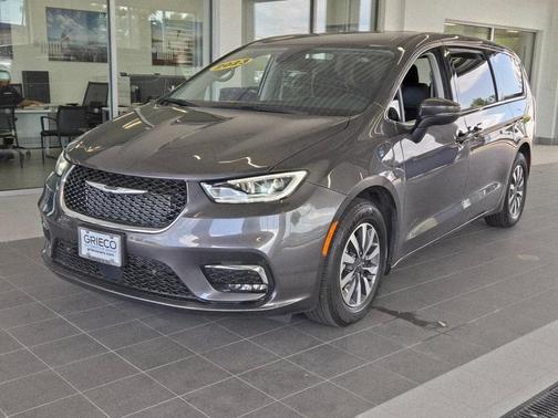 2023 Chrysler Pacifica Hybrid Touring L