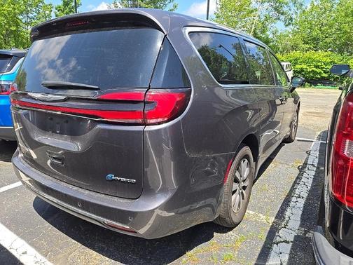 2023 Chrysler Pacifica Hybrid Touring L