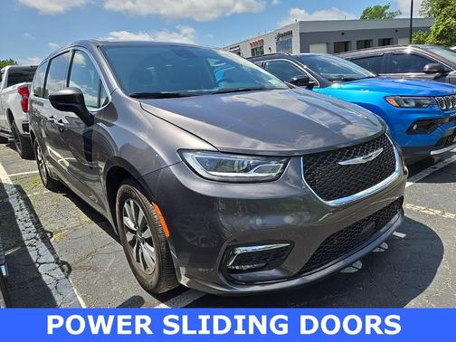 2023 Chrysler Pacifica Hybrid Touring L