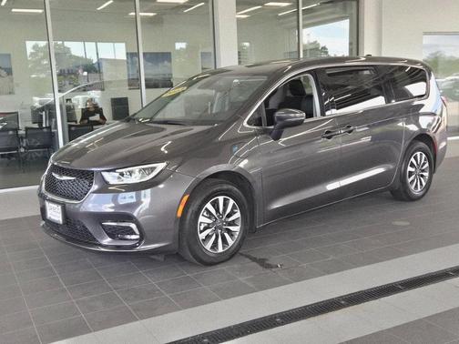 2023 Chrysler Pacifica Hybrid Touring L