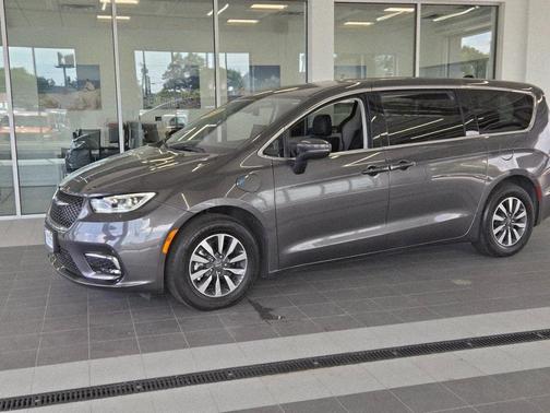 2023 Chrysler Pacifica Hybrid Touring L