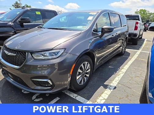 2023 Chrysler Pacifica Hybrid Touring L