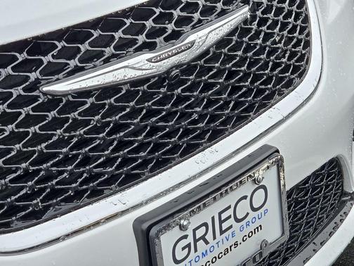 2024 Chrysler Pacifica Touring-L