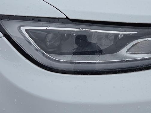 Bright White Clearcoat 2024 Chrysler Pacifica Touring-L