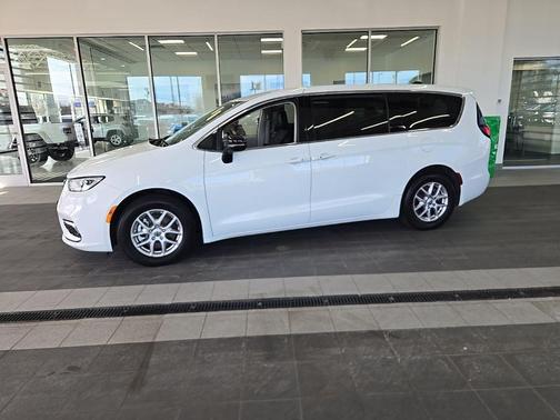 2024 Chrysler Pacifica Touring-L