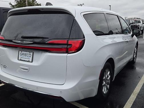 Bright White Clearcoat 2024 Chrysler Pacifica Touring-L