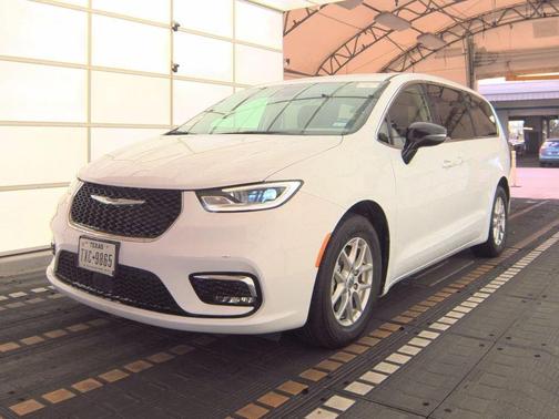 2024 Chrysler Pacifica Touring-L