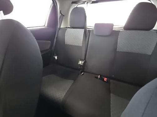 2016 Toyota Yaris L
