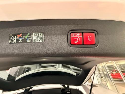 2023 Mercedes-Benz GLC 300 Base 4MATIC