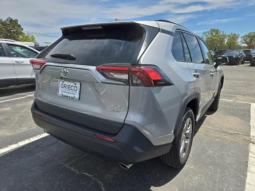 2022 Toyota RAV4 XLE