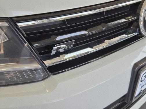 2021 Volkswagen Tiguan 2.0T SE R-Line Black