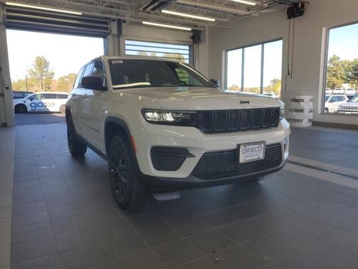 2025 Jeep Grand Cherokee Laredo